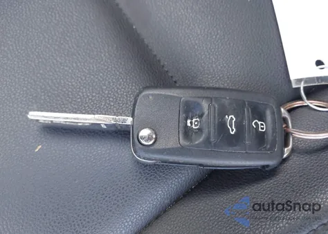 2012 Volkswagen Beetle 2.5L z USA, uszkodzony, nr VIN 3VWJX7AT3CM607431